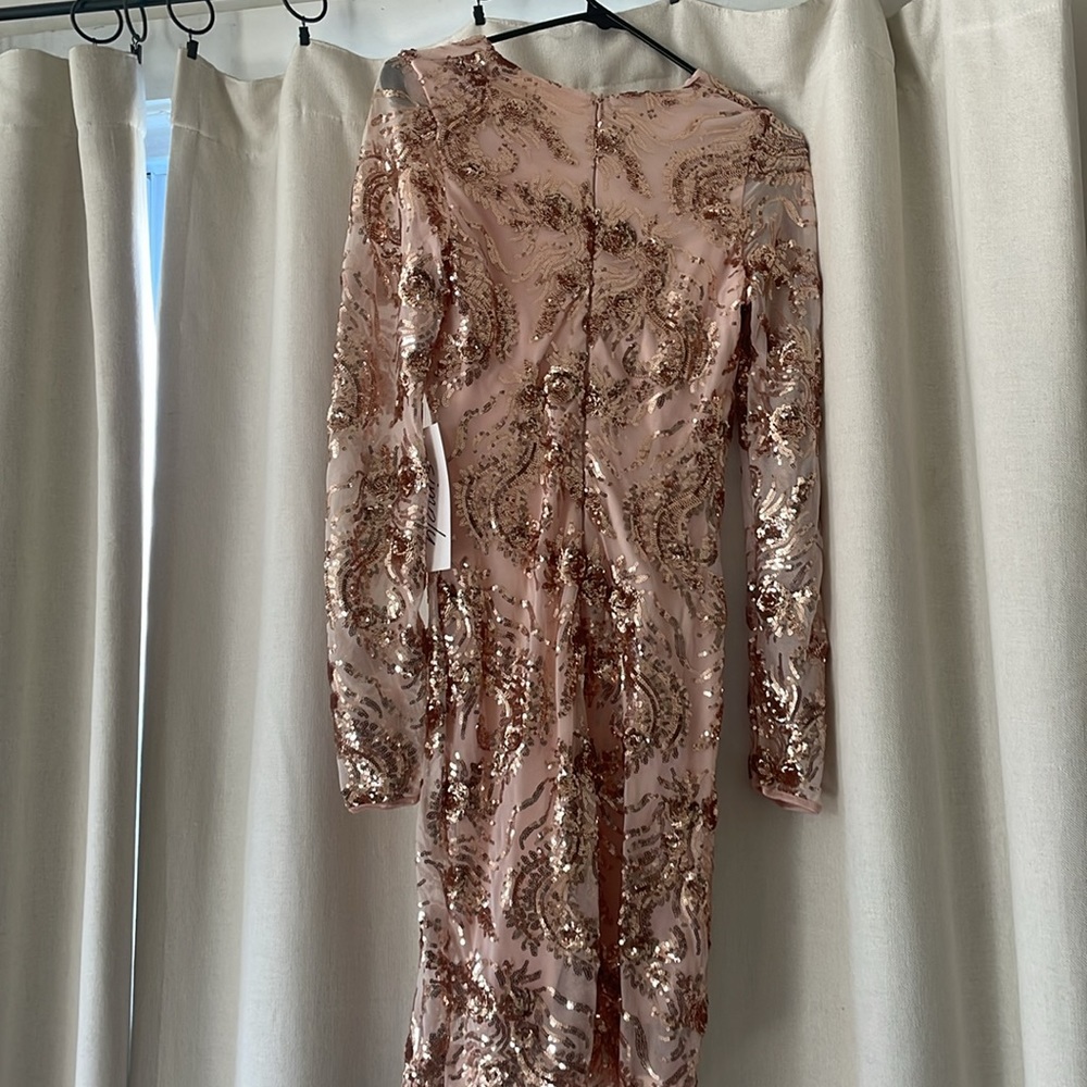 Simple dress - Picture 4 of 5